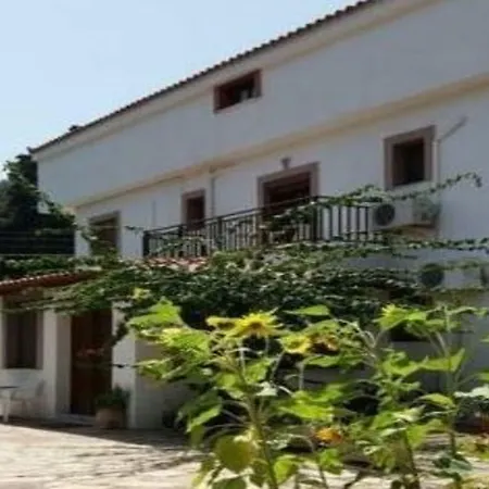 Alekos Hotel 2*